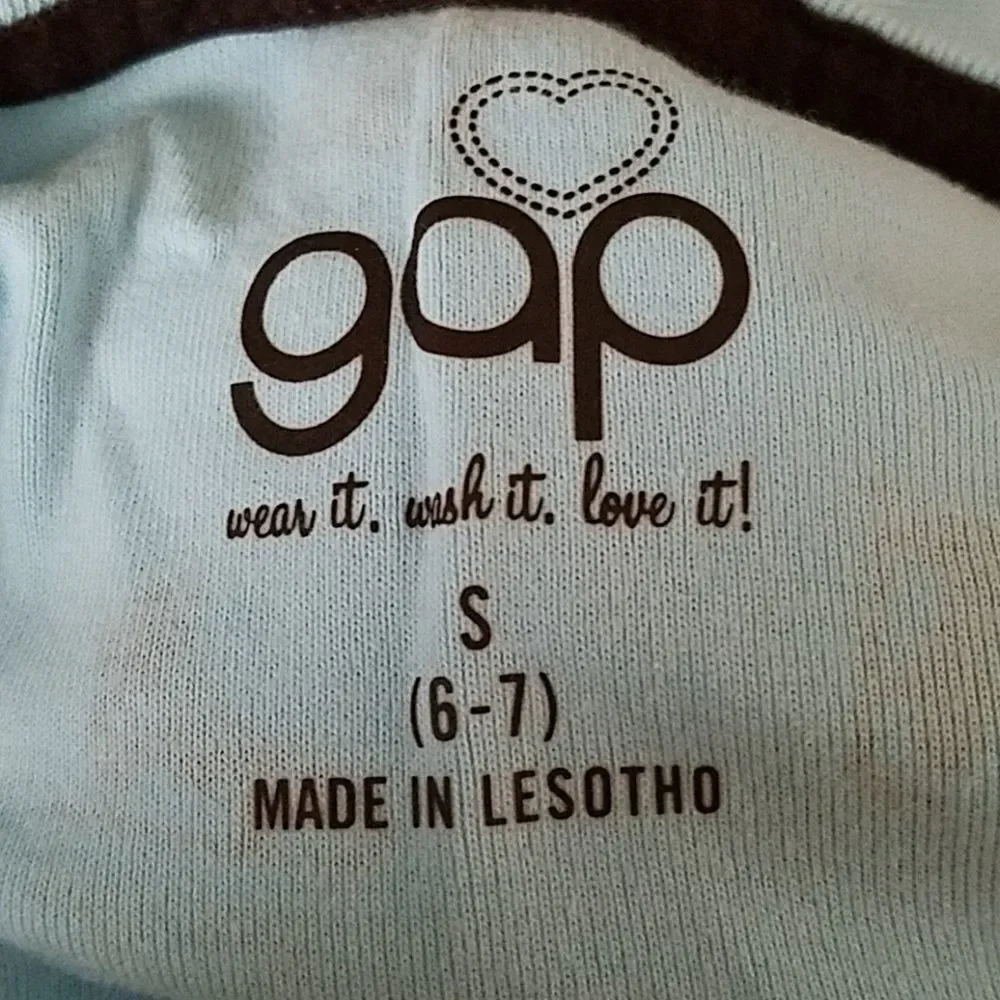 GAP Baby Blue Ice Skating Long Sleeve Shirt Size 6/7 Girls Winter Graphic Tee